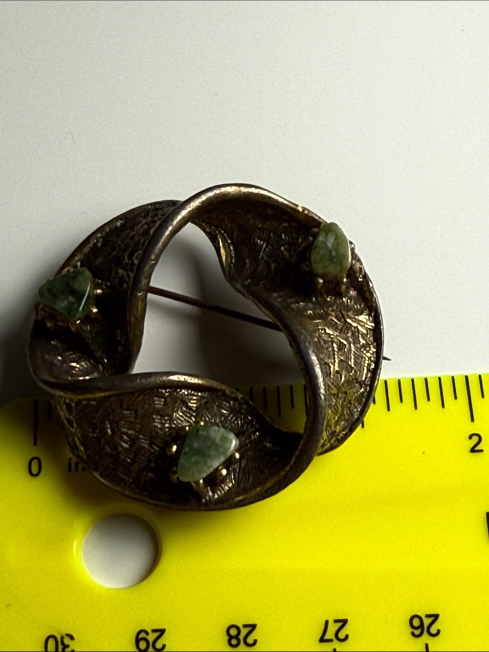 Vintage brutalist Green Stone Circle Brooch MCM nugget pin - Picture 11 of 14